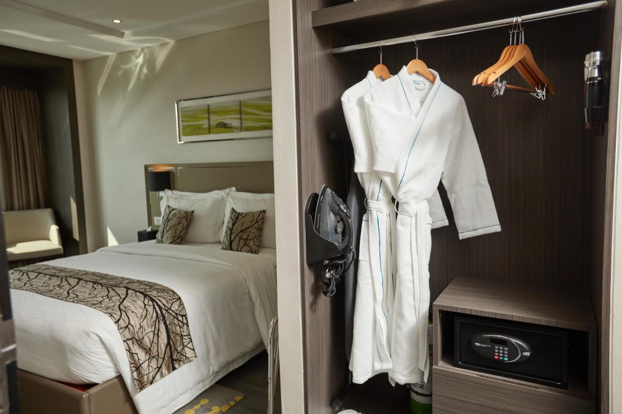 Belmont Manila 4*